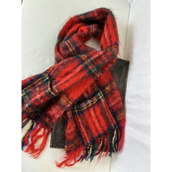 Creagaran Red Tartan Mohair Wool Scarf Soft Fuzzy Made in Scotland Pockets - Picture 1 of 7